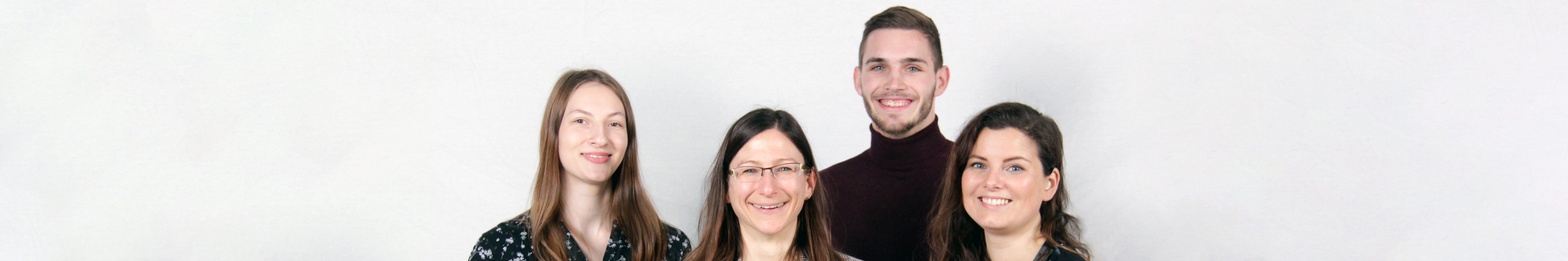 Gruppenfoto mit verschiedenen Beschäftigten aus dem Bereich PV